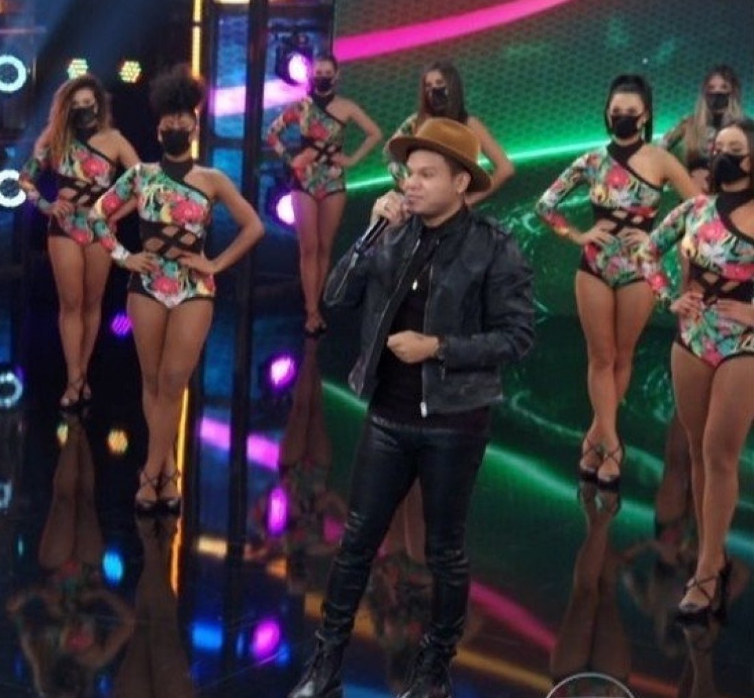 [Tierry se emociona em estreia no Domingão do Faustão]