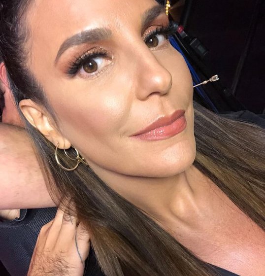 Ivete Sangalo marca live para o dia das mães.