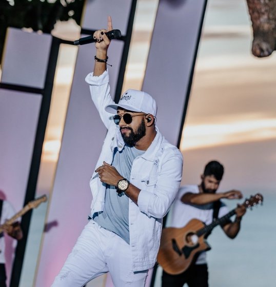 MEIO BILHÃO: Unha Pintada celebra aquecimento em plataformas musicais MEIO BILHÃO: Unha Pintada celebra aquecimento em plataformas musicais