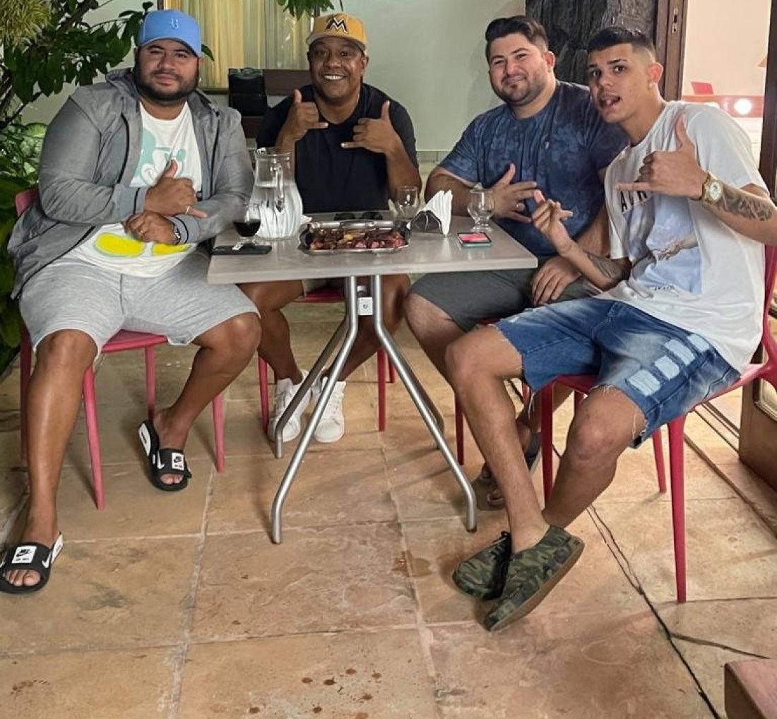 [Os Barões da Pisadinha desembarcou em Salvador (BA) para gravação de clipe com Márcio Victor, do Psirico]