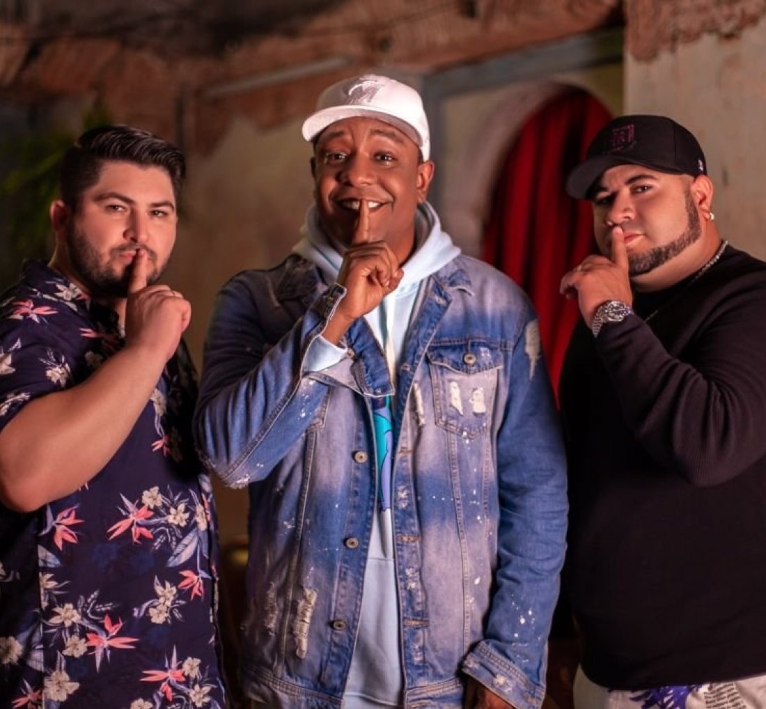 [Márcio Victor, do Psirico, e Os Barões da Pisadinha lançam o single “Sigilinho” ]