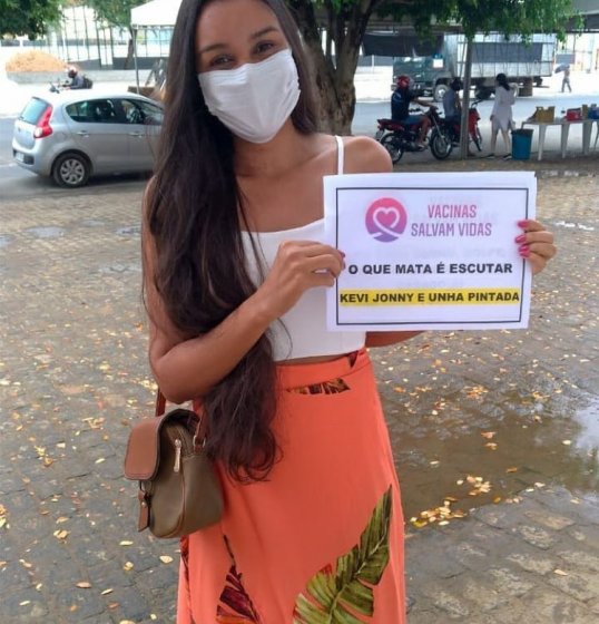 Unha Pintada se surpreende com criatividade dos fãs na hora da vacinação Unha Pintada se surpreende com criatividade dos fãs na hora da vacinação