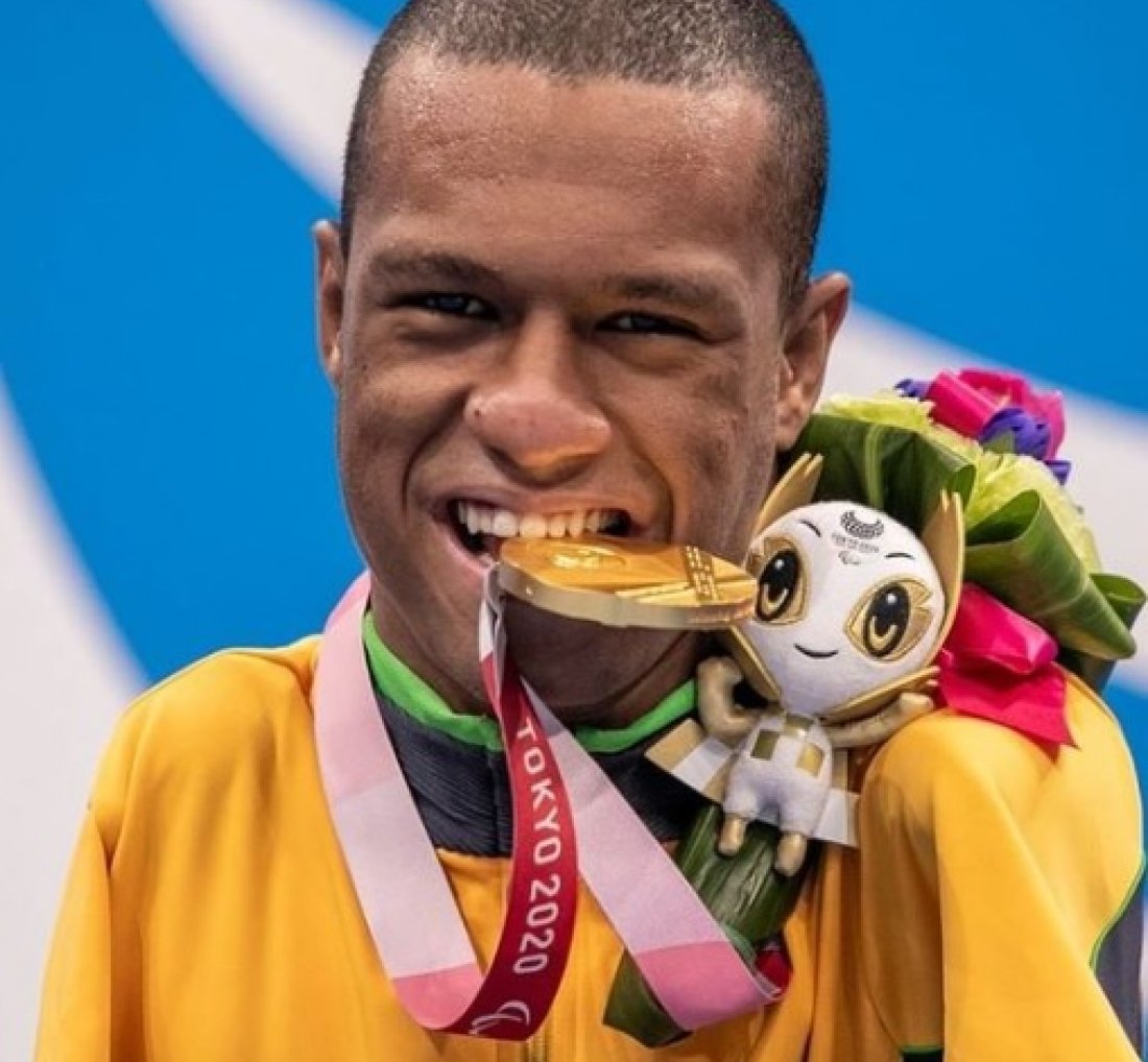 [Ivete Sangalo homenageia atletas paralímpicos brasileiros]
