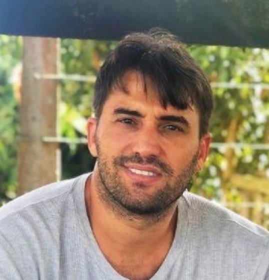 Tayrone celebra CD mais baixado na semana e 1 milhão de plays Tayrone celebra CD mais baixado na semana e 1 milhão de plays