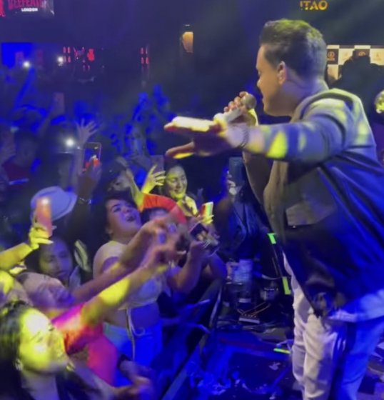 Thiago Aquino se apresenta no Blitz com ingressos esgotados Thiago Aquino se apresenta no Blitz com ingressos esgotados