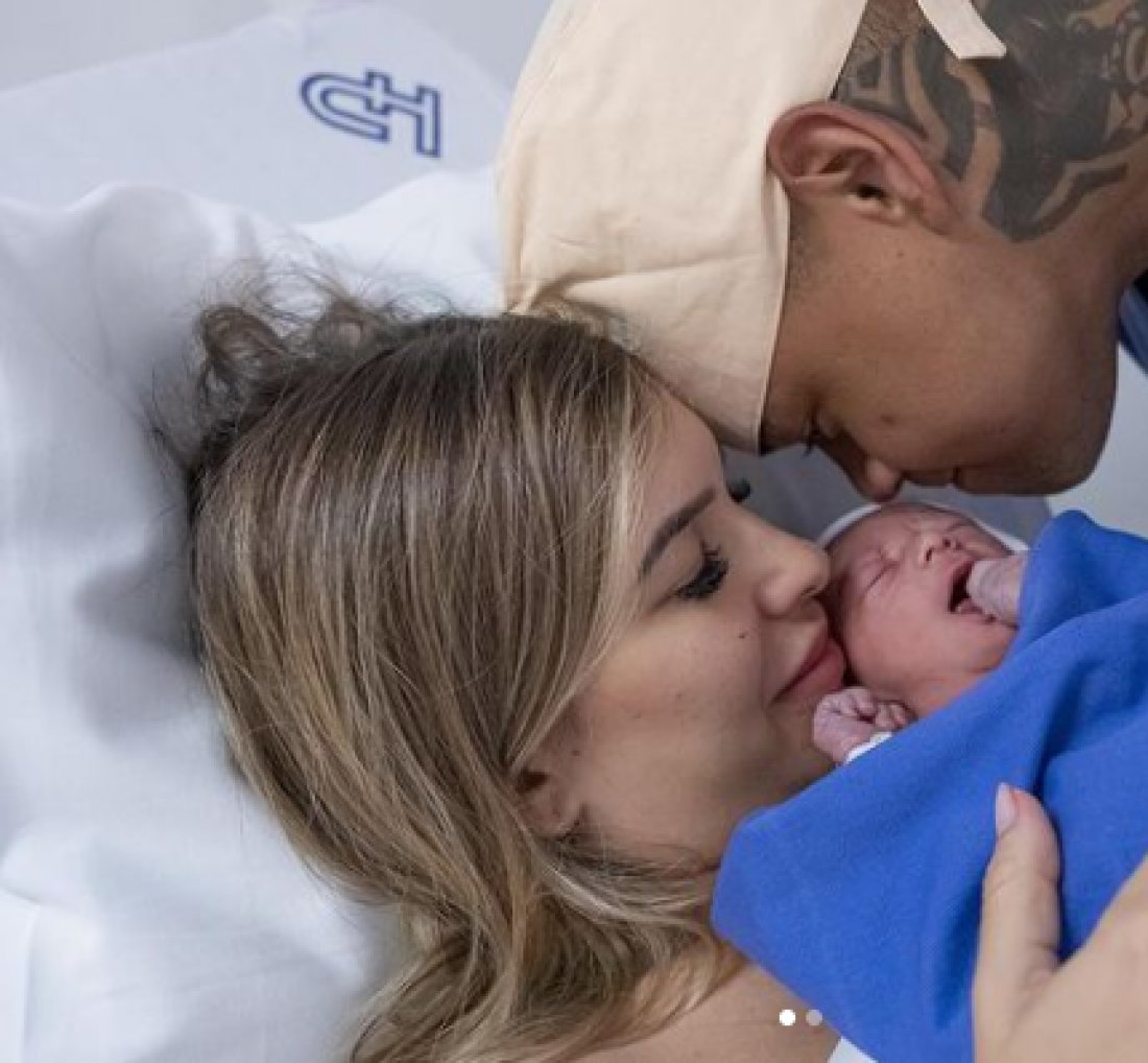 [Léo Santana e Lore Improta falam da emoção pela chegada de Liz]