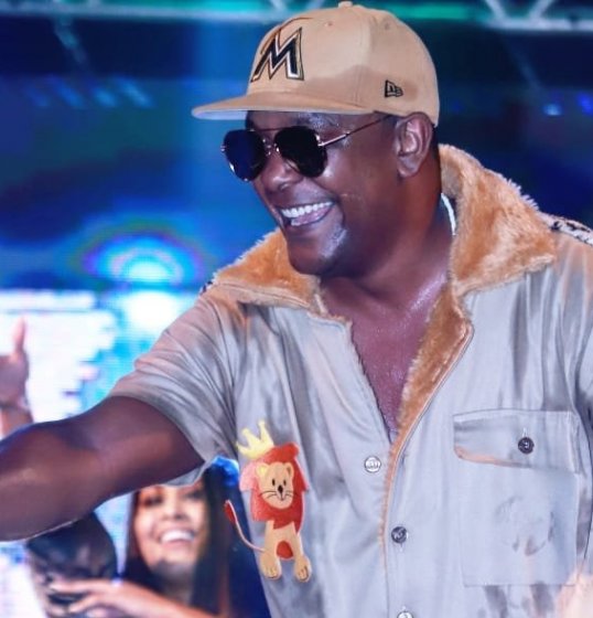 Psirico estreia ensaio de verão com casa cheia e convidados especiais Psirico estreia ensaio de verão com casa cheia e convidados especiais