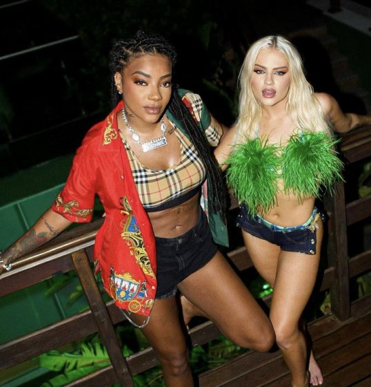 Luísa Sonza revela trecho da sua música nova com Ludmilla Luísa Sonza revela trecho da sua música nova com Ludmilla