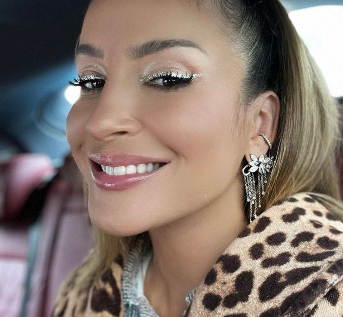 [Lançamento! Claudia Leitte divulga o clipe de: “De Passagem”]