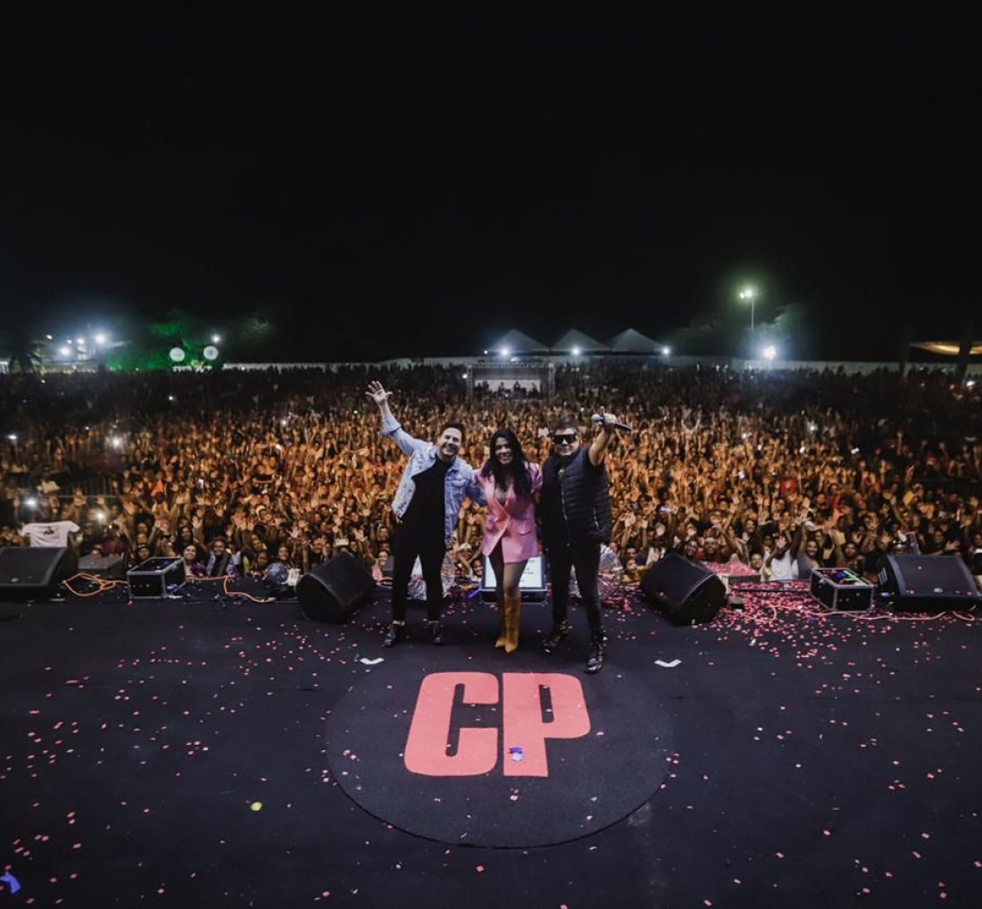 [Calcinha Preta emociona em primeiro show na capital baiana após partida de Paulinha Abelha]