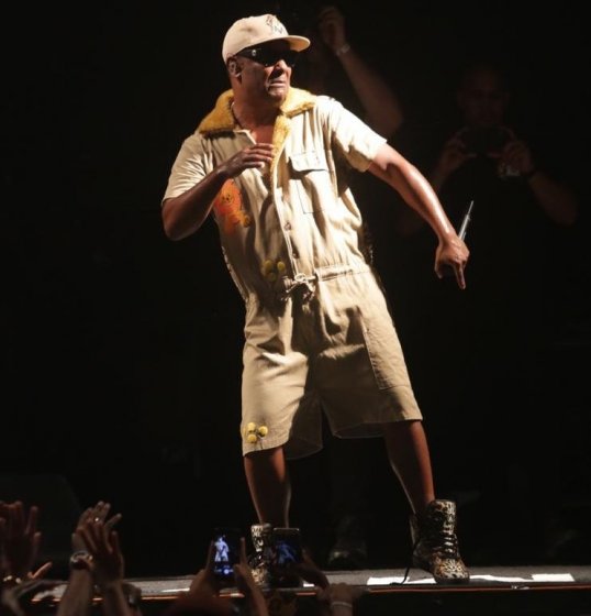 Psirico encerra ensaio de verão em clima de carnaval Psirico encerra ensaio de verão em clima de carnaval