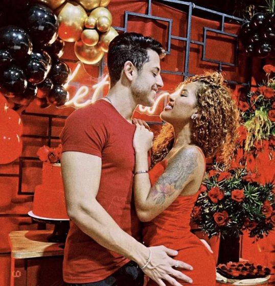 Sthe Matos prepara festa surpresa para Kevi Jonny Sthe Matos prepara festa surpresa para Kevi Jonny