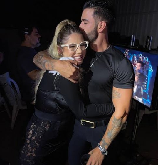 Gusttavo Lima faz homenagem a Marília Mendonça em show Gusttavo Lima faz homenagem a Marília Mendonça em show