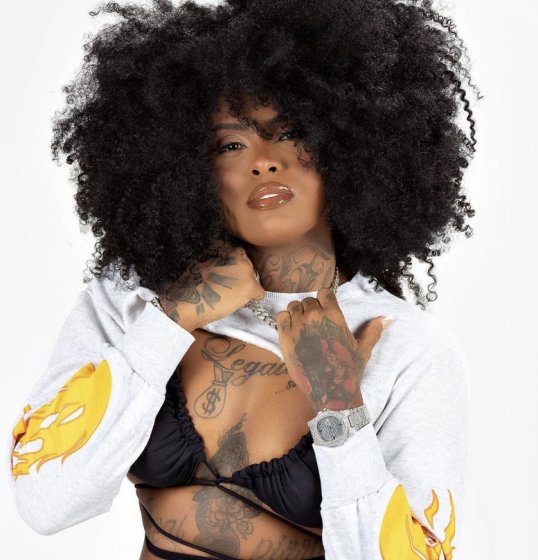 Em entrevista A Dama fala sobre ser mulher no pagode baiano: Em entrevista A Dama fala sobre ser mulher no pagode baiano: