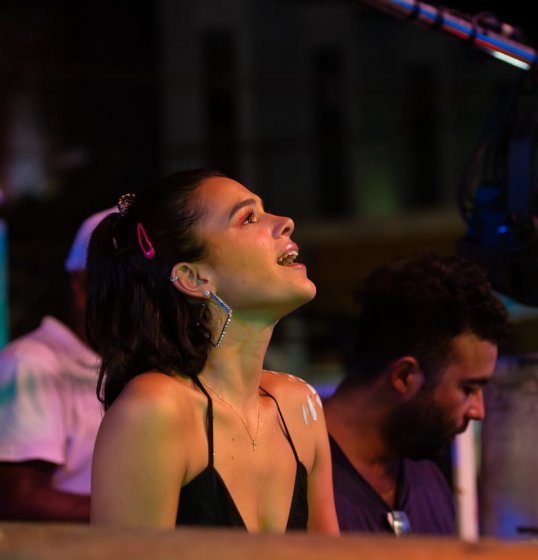 Bruna Marquezine quebra tudo com Psirico