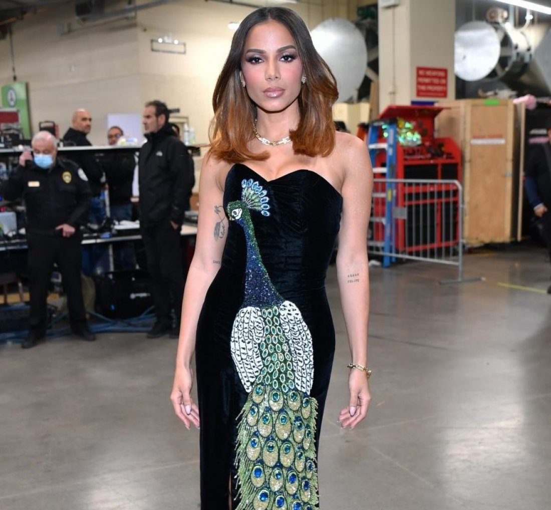 [Anitta homenageia Xuxa Meneghel em Grammy Latino]