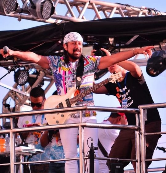 Bell Marques comemora 30 anos à frente do bloco Camaleão Bell Marques comemora 30 anos à frente do bloco Camaleão