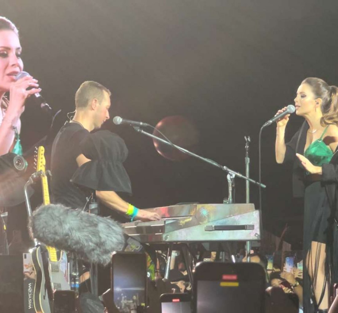 [Sandy participa de show do Coldplay em São Paulo]