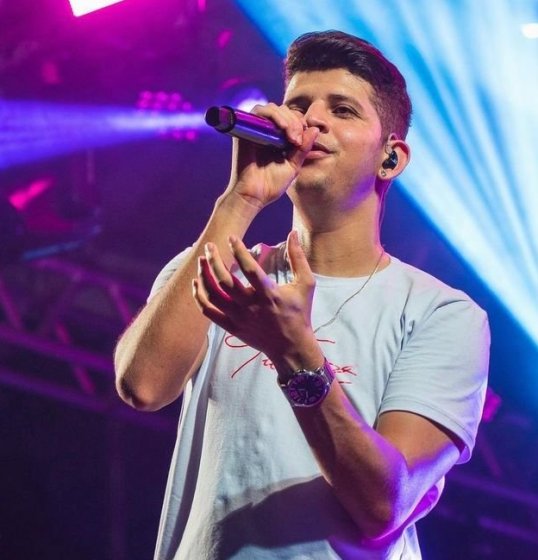 Serestão reúne Klessinha, Toque Dez e Nadson o Ferinha em uma noite de sofrência Serestão reúne Klessinha, Toque Dez e Nadson o Ferinha em uma noite de sofrência