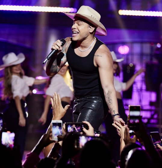 “Volta, as crianças sentem a sua falta”, o DVD que levou Tierry ao Rio de Janeiro ganha segunda parte em Salvador. “Volta, as crianças sentem a sua falta”, o DVD que levou Tierry ao Rio de Janeiro ganha segunda parte em Salvador.