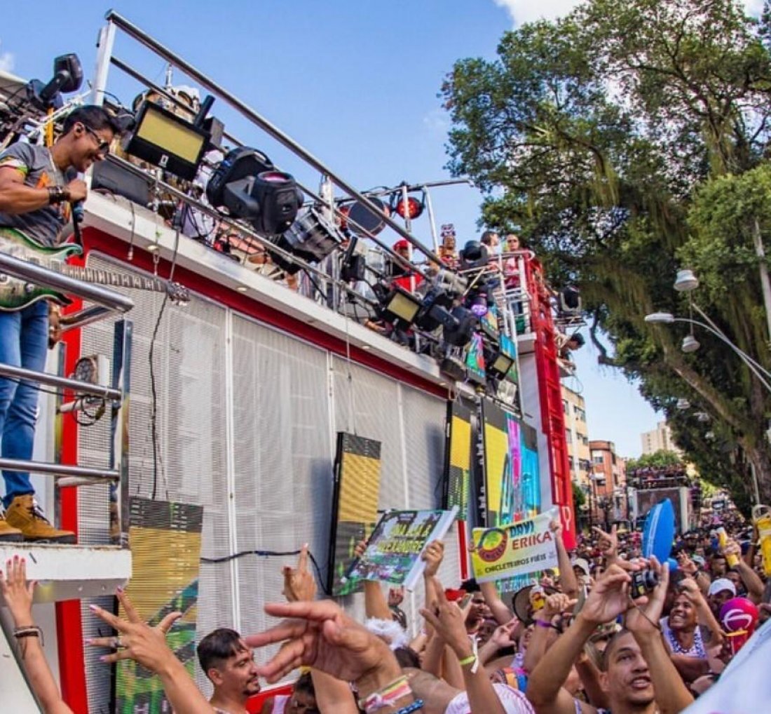 [Retorno dos blocos Voa Voa e Inter marca o Carnaval do Chiclete com Banana]