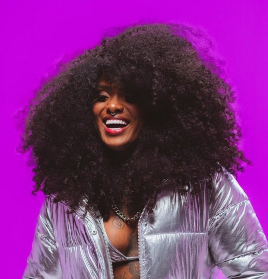 A Dama leva a representatividade do pagode feminino para gravação do DVD de Xanddy Harmonia A Dama leva a representatividade do pagode feminino para gravação do DVD de Xanddy Harmonia