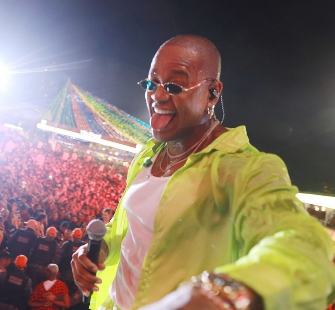 [Léo Santana bate recorde de publico e fecha os portões do são joão de Caruaru]