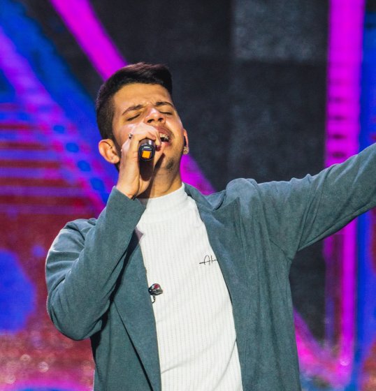 Nadson O Ferinha agita multidão no Maior São João do Mundo em Campina Grande. Nadson O Ferinha agita multidão no Maior São João do Mundo em Campina Grande.