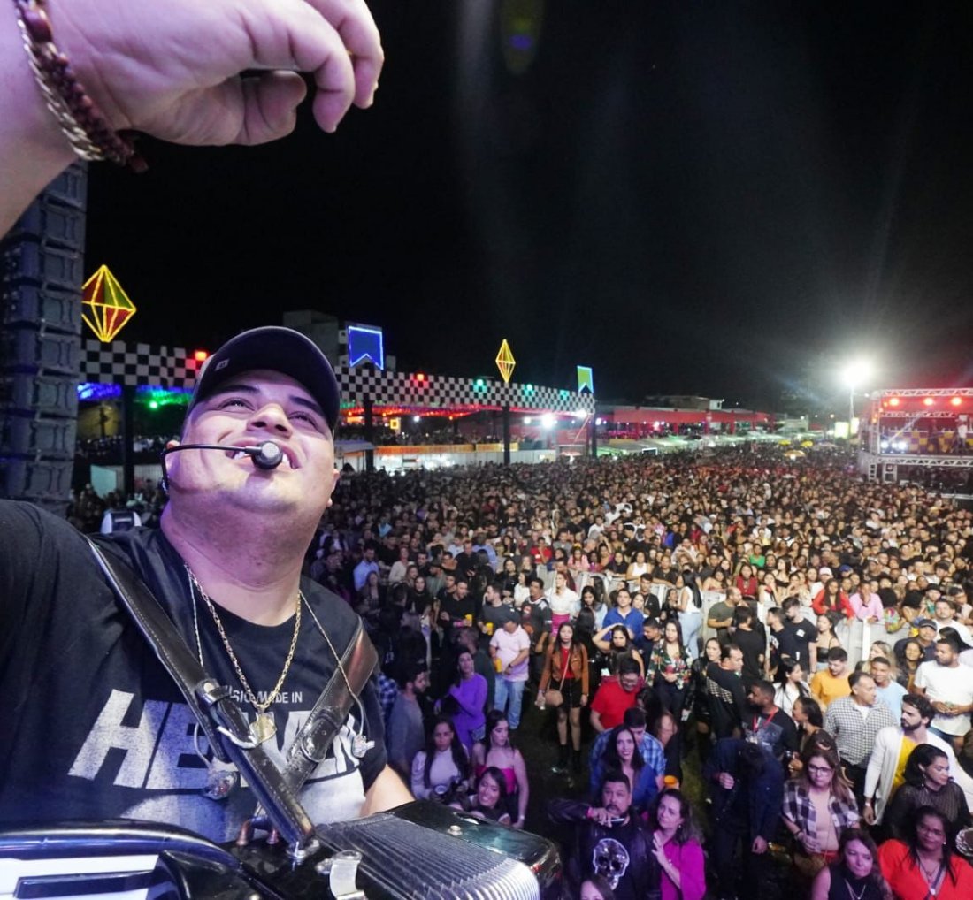 [Primeira noite do Ita Pedro é marcada por mistura de ritmos e muita música]