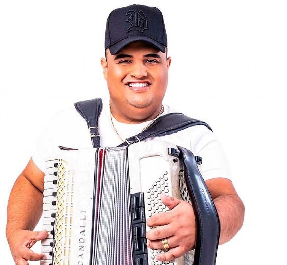 [Vaquejada de Serrinha anuncia Tarcísio do Acordeon em grade de atrações]