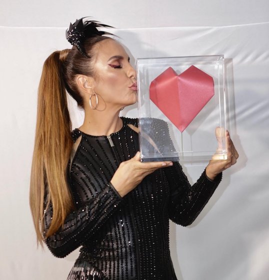 Ivete Sangalo leva Troféu Band Folia de melhor música do carnaval