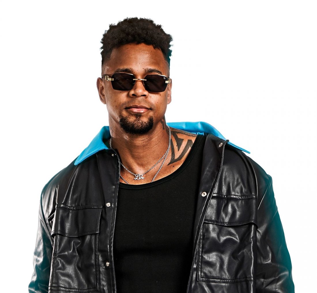 [Nas redes socias Léo Santana revela bastidores do 'Paggodin' ]
