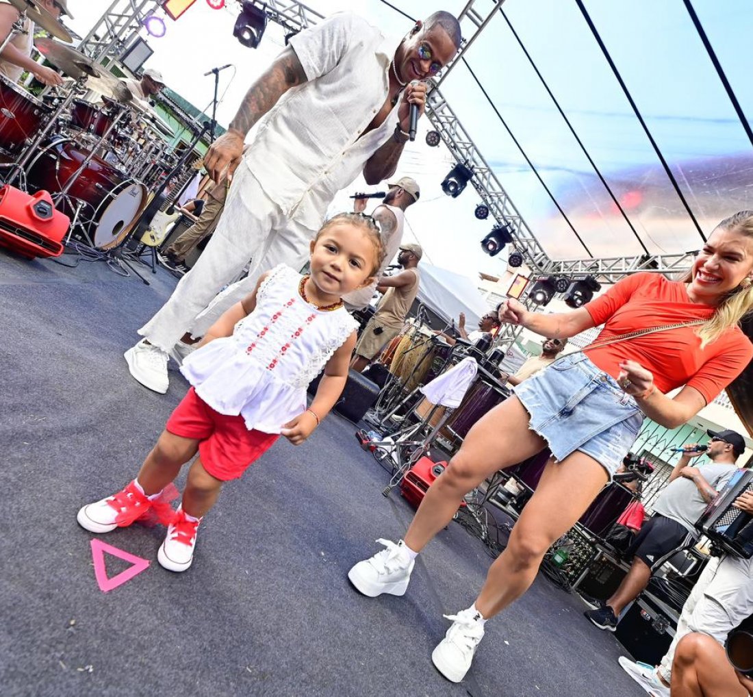 [Natal do GG: Léo Santana encanta Boa Vista do Lobato com show natalino ]