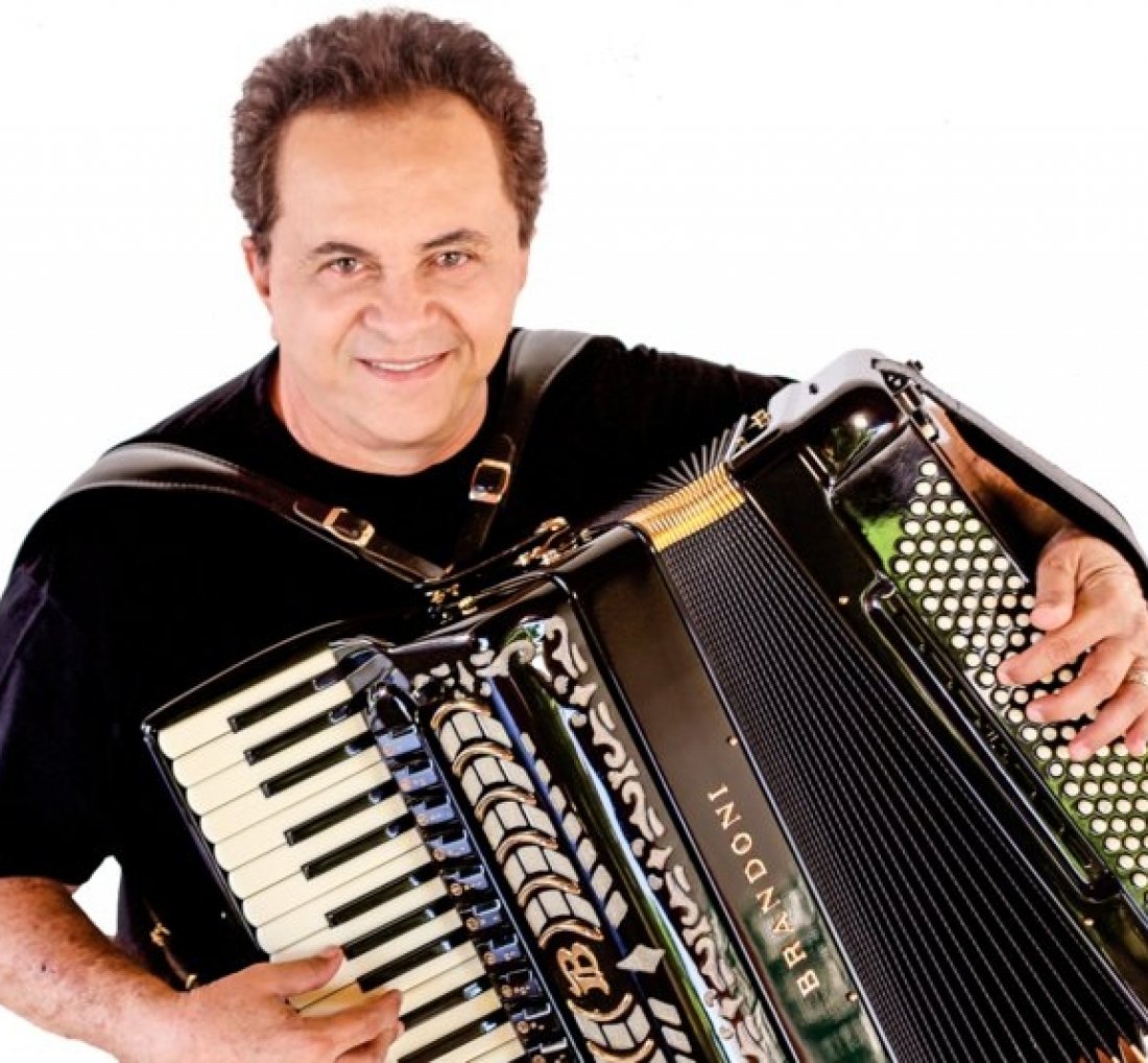 [Forró da Amizade com Flávio José, Estakazero, Forró do Tico e Seu Maxixe]