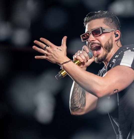 'Eu tive um Amor' Papazoni promete agitar o carnaval de Salvador 'Eu tive um Amor' Papazoni promete agitar o carnaval de Salvador