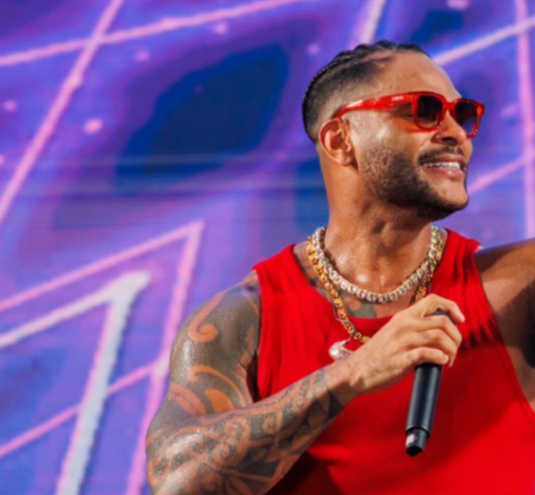 ['Fazer um carnaval lindo e inesquecível' Tony Salles fala sobre carnaval com Parangolé]