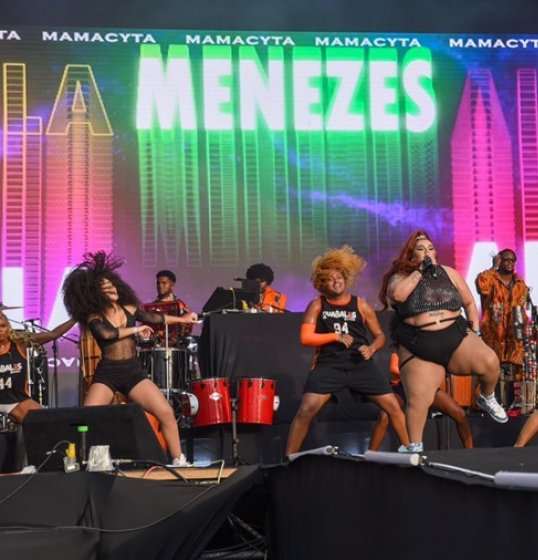 Ressaca de Carnaval: Aila Menezes se apresenta no Pelourinho