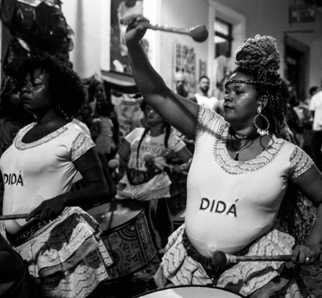 [ 'DIDÁ', primeira banda de percussionistas femininas; saiba mais ]
