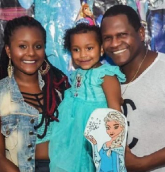 ‘Esse é meu momento de dor’: Cantor Tatau lamenta morte da filha em redes sociais