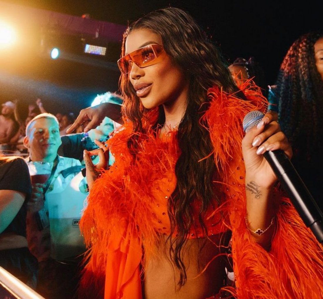 [Ludmilla divulga trecho de nova música em Espanhol]
