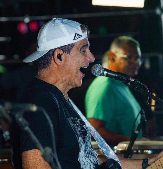 Durval Lelys lança regravação de Durval Lelys lança regravação de