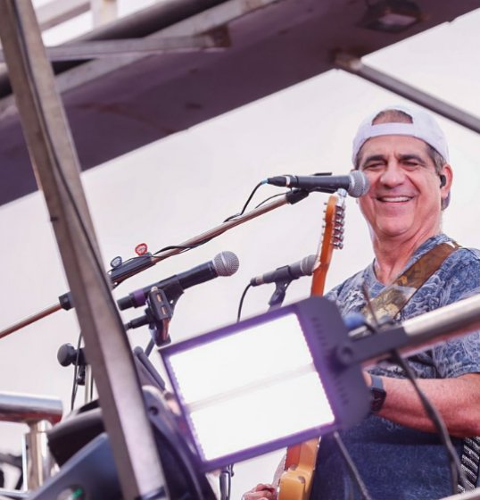 Durval Lelys surpreende fã com ligação no dia do seu aniversário Durval Lelys surpreende fã com ligação no dia do seu aniversário