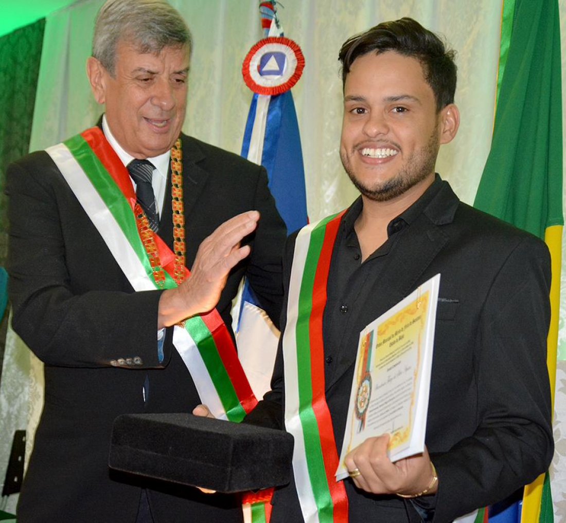 [Thiago Aquino recebe maior título de cidadão feirense durante celebração de 191 anos de Feira de Santana]