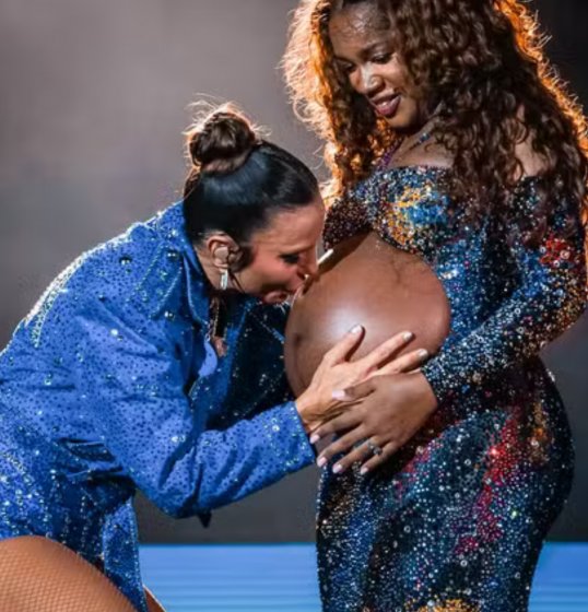 Confira: Ivete Sangalo faz homenagem à filha de IZA no Rock in Rio Confira: Ivete Sangalo faz homenagem à filha de IZA no Rock in Rio