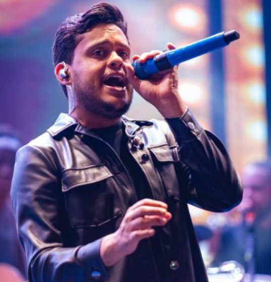 Entenda: o cantor de arrocha Thiago Aquino presta socorro a um idoso Entenda: o cantor de arrocha Thiago Aquino presta socorro a um idoso