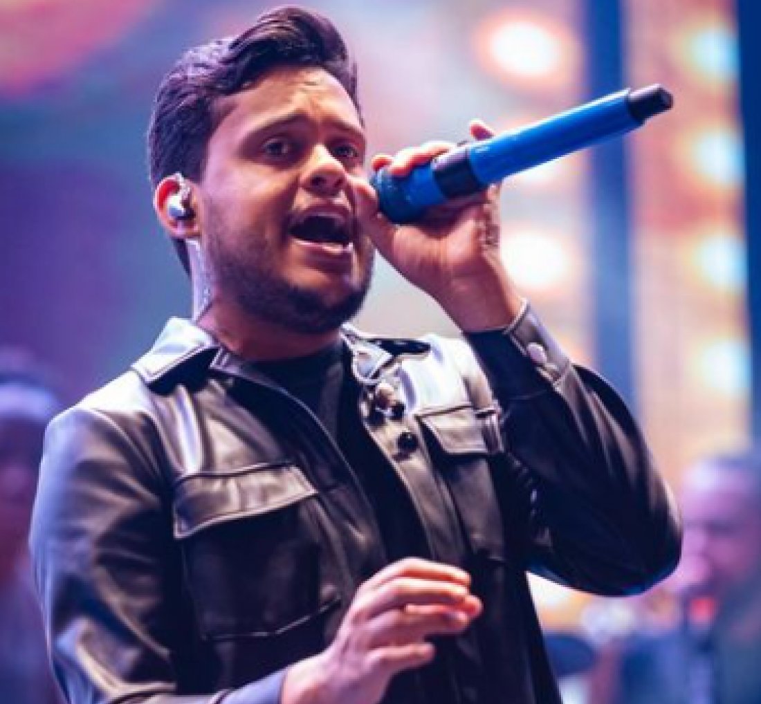 [Entenda: o cantor de arrocha Thiago Aquino presta socorro a um idoso]