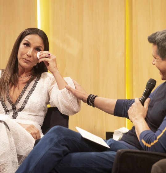 Ivete Sangalo é homenageada em programa de TV Ivete Sangalo é homenageada em programa de TV