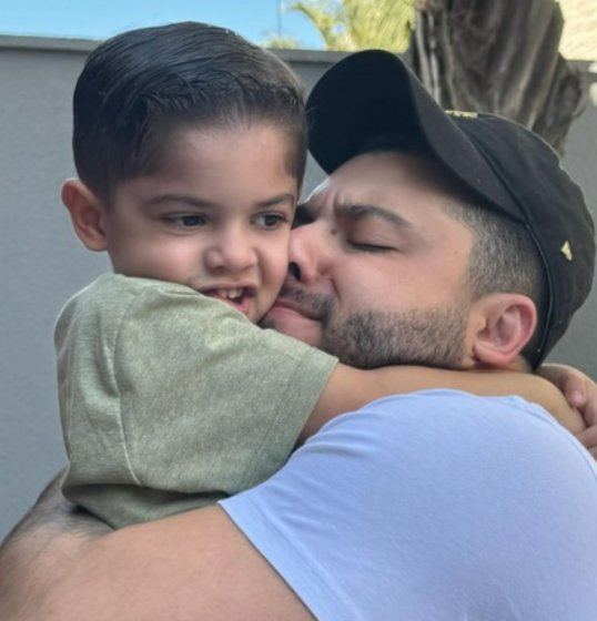 Acompanhe a evolução de Léo, filho de Marília Mendonça, nas aulas de bateria Acompanhe a evolução de Léo, filho de Marília Mendonça, nas aulas de bateria