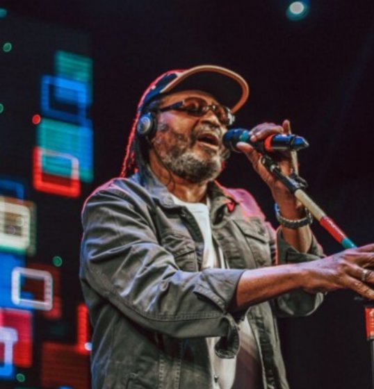 Notícia exclusiva: Edson Gomes inicia ensaios para álbum inédito de canções autorais Notícia exclusiva: Edson Gomes inicia ensaios para álbum inédito de canções autorais