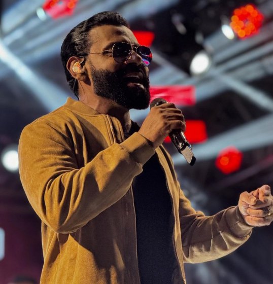 Pablo é visto dirigindo Porsche de luxo em Salvador e impressiona fãs Pablo é visto dirigindo Porsche de luxo em Salvador e impressiona fãs